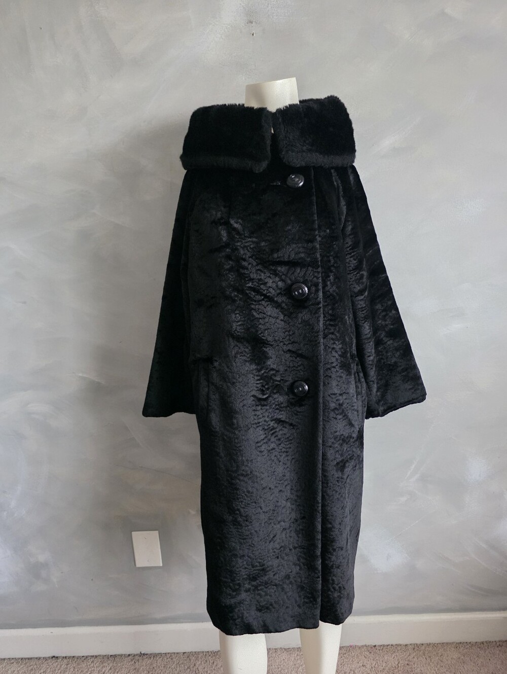 Vintage 60s Faux Fur Coat Women's Black Large Collar Glamorous Winter Overcoat